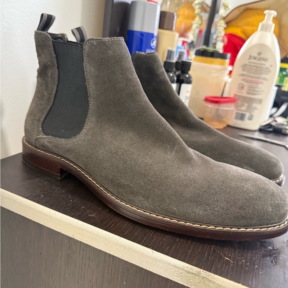 Men's Gray Suede Chelsea Boots